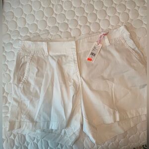 White Vineyard Vines shorts